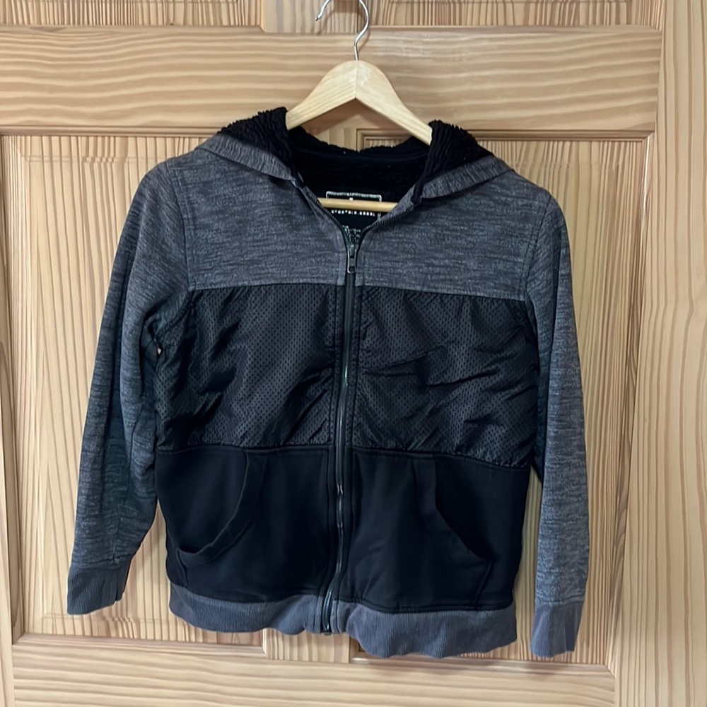 Urban Pipeline Boys Size Medium Faux Fur Lined Sweatshirt